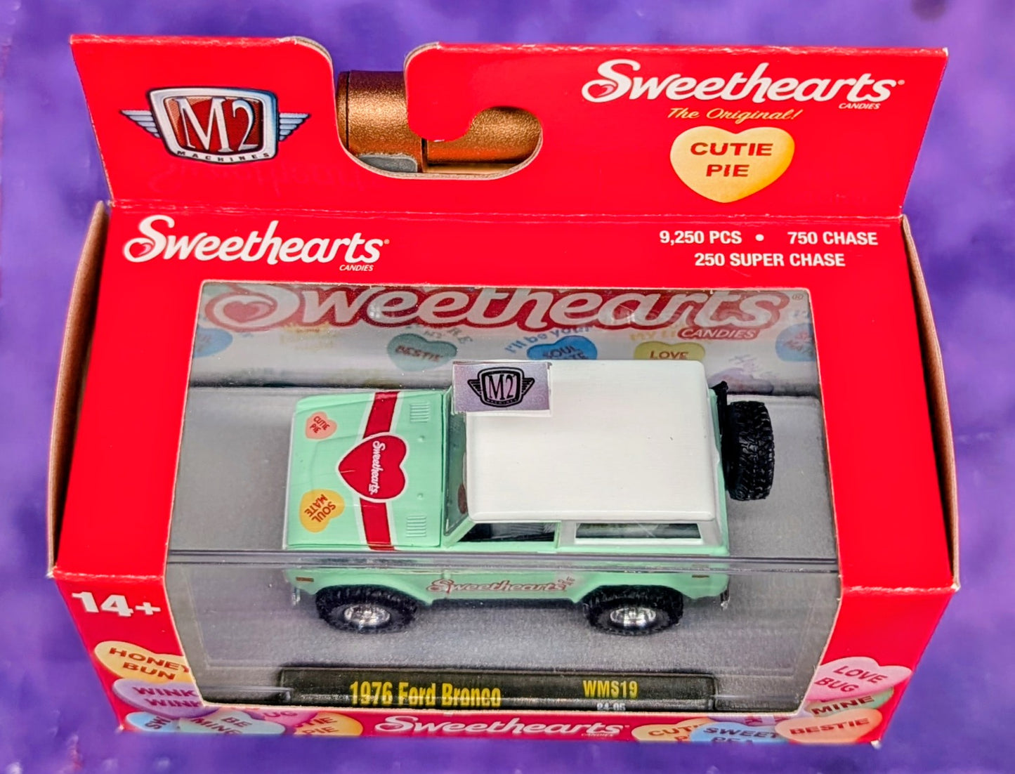 M2 Machines 1976 Ford Bronco - Sweethearts - WMS19 24-05