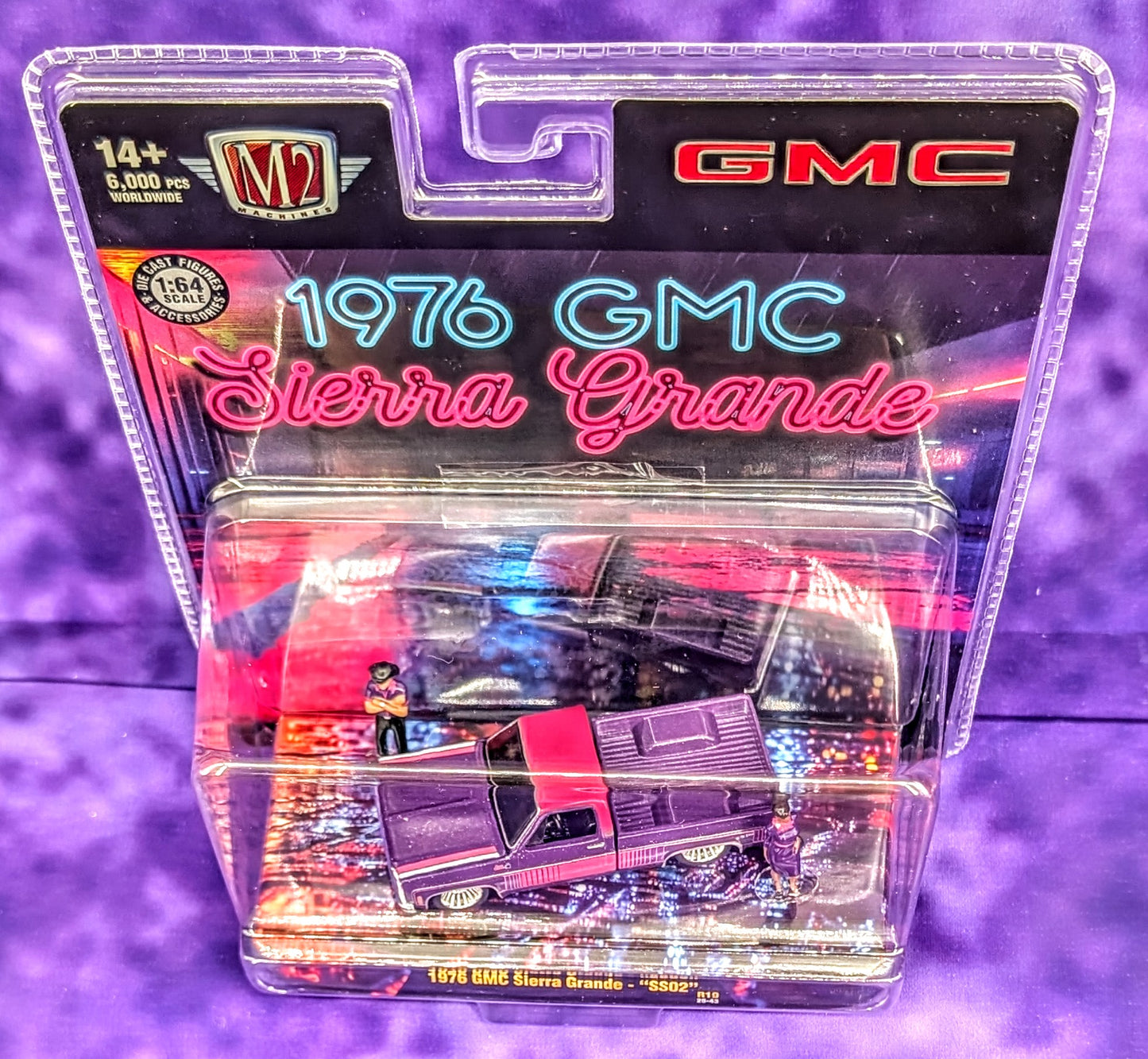 M2 Machines 1976 GMC Sierra Grande "SS02" - Diorama - Includes Two Figurines