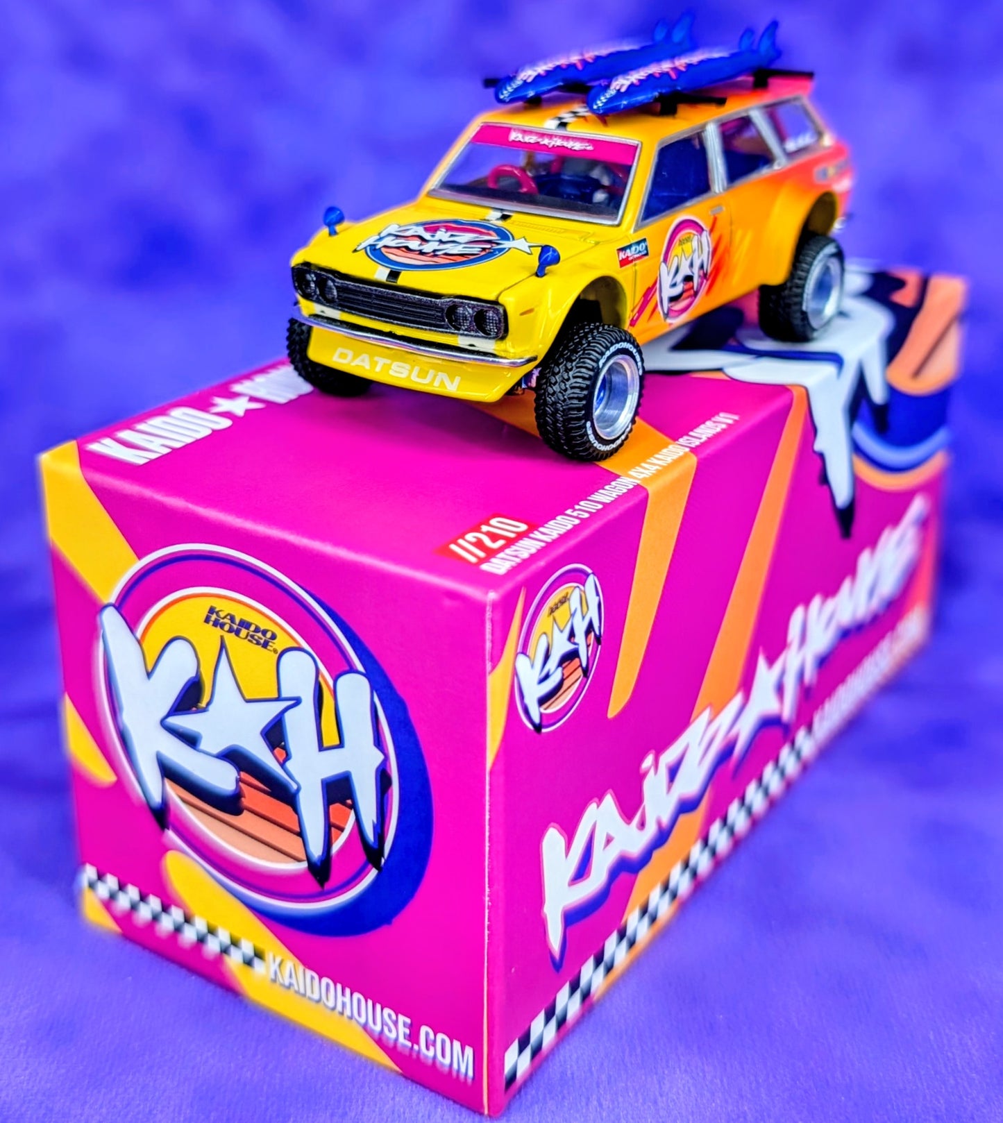 Kaido House x Mini GT 1:64 Datsun KAIDO 510 Wagon 4×4 Kaido Islands V1