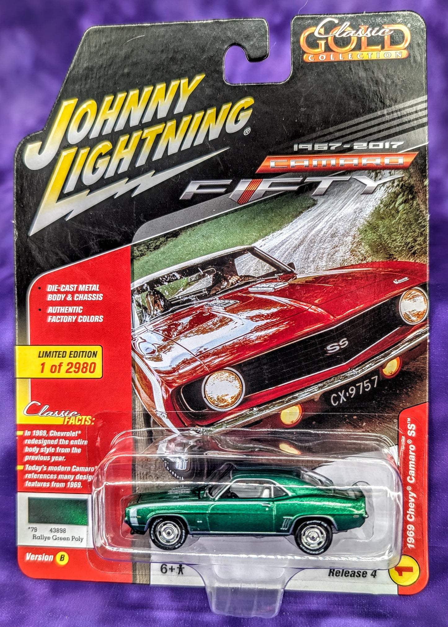 Johnny Lightning 1969 Chevy Camaro SS - Set of 2 - Classic Gold Collection (Release 4)