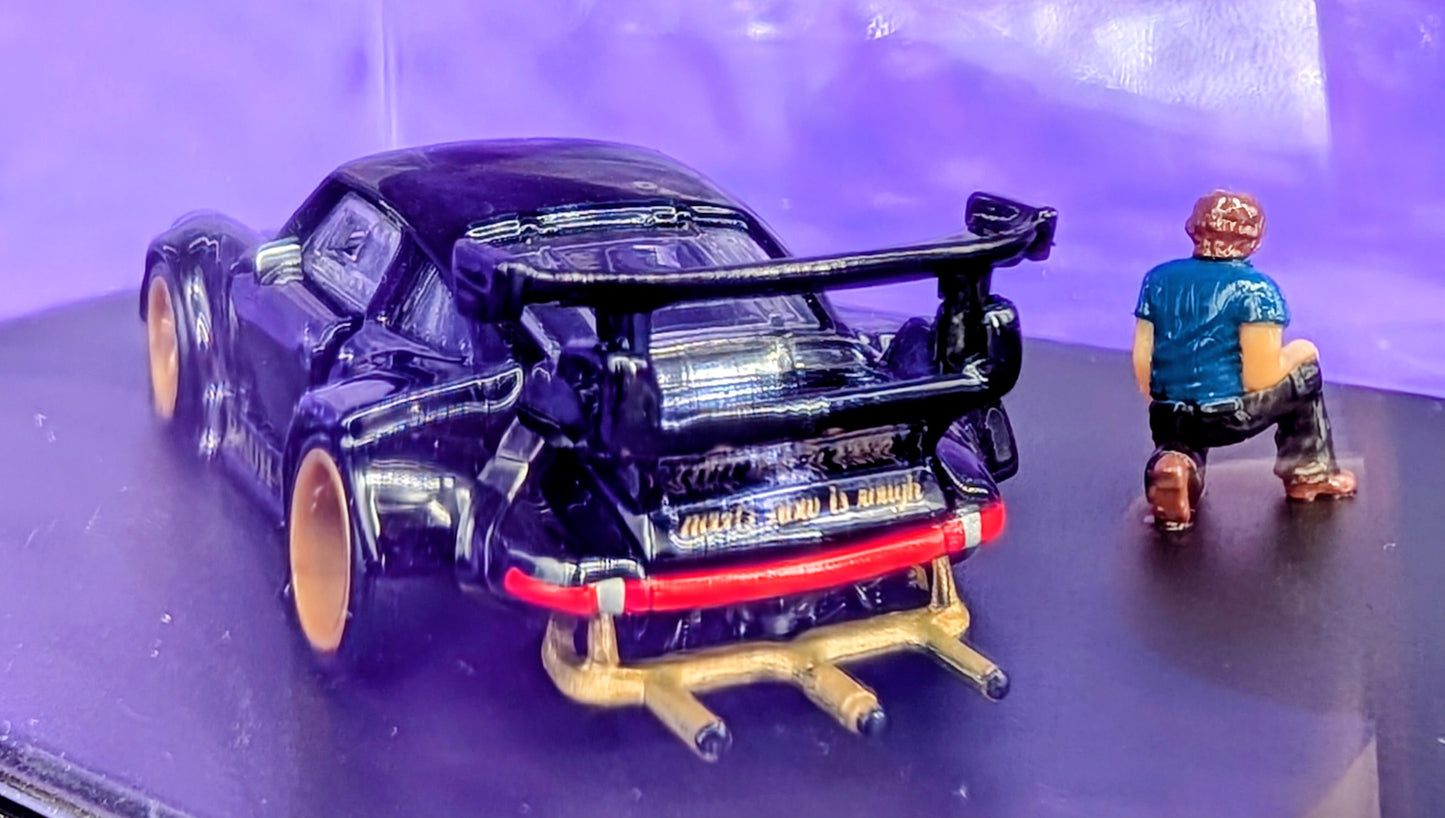 Hot Wheels RLC RWB Porsche 930 & Akira Nakai Figure - #02559/12000 - Red Line Club Diorama