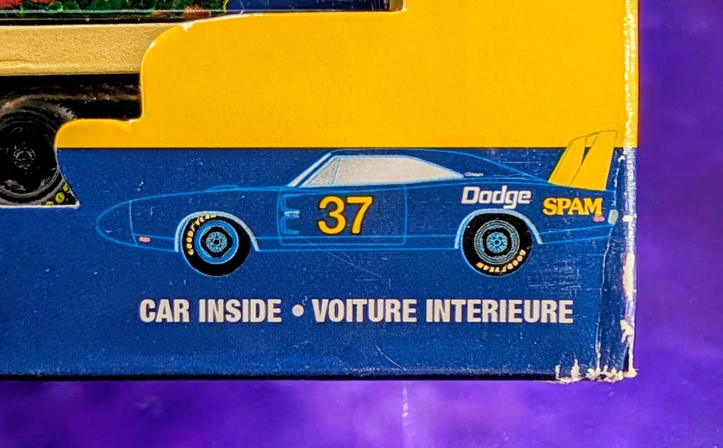 M2 Machines 1969 Dodge L600 & 1969 Dodge Charger Daytona HEMI - SPAM - Walmart Exclusive - S32 18-19