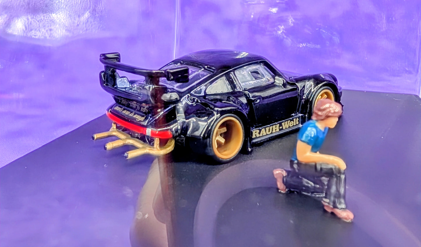 Hot Wheels RLC RWB Porsche 930 & Akira Nakai Figure - #02559/12000 - Red Line Club Diorama