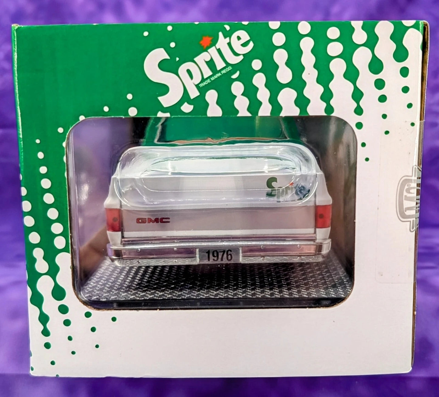 M2 Sprite 1976 GMC Sierra Grande 15 Squarebody 1/24 Scale WMTSO1 24-31