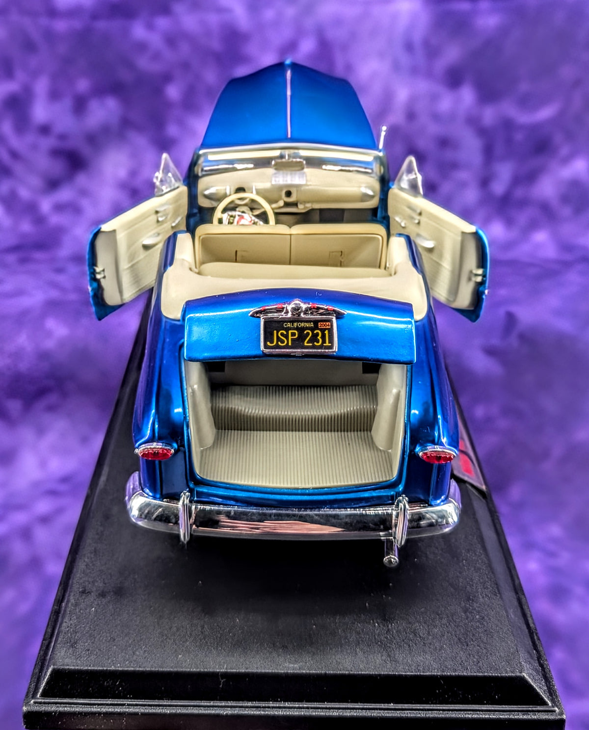Maisto 1949 Ford Convertible - 1:18 Scale
