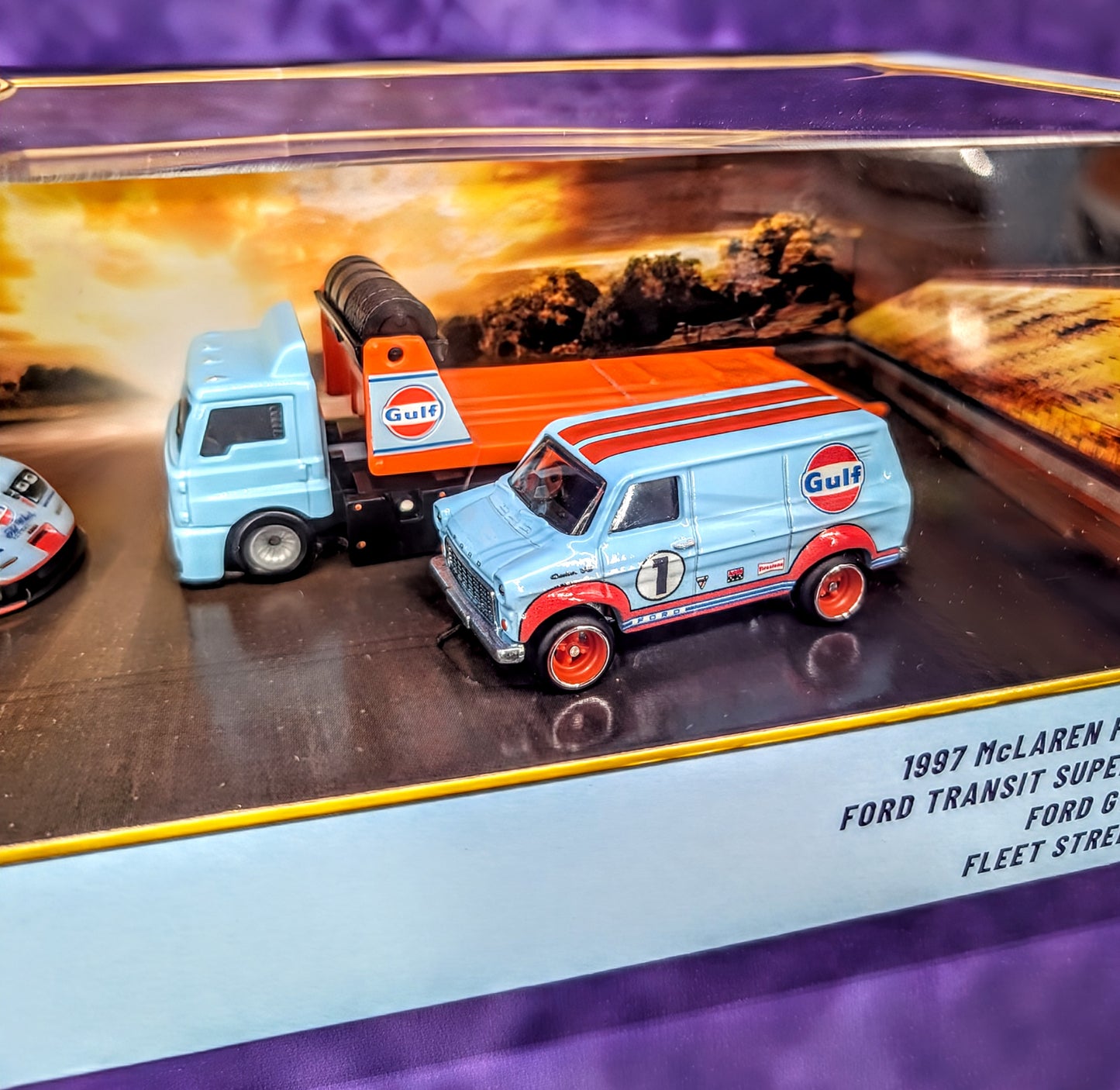 Hot Wheels Gulf Oil Racing Fleet - Premium Diorama Set