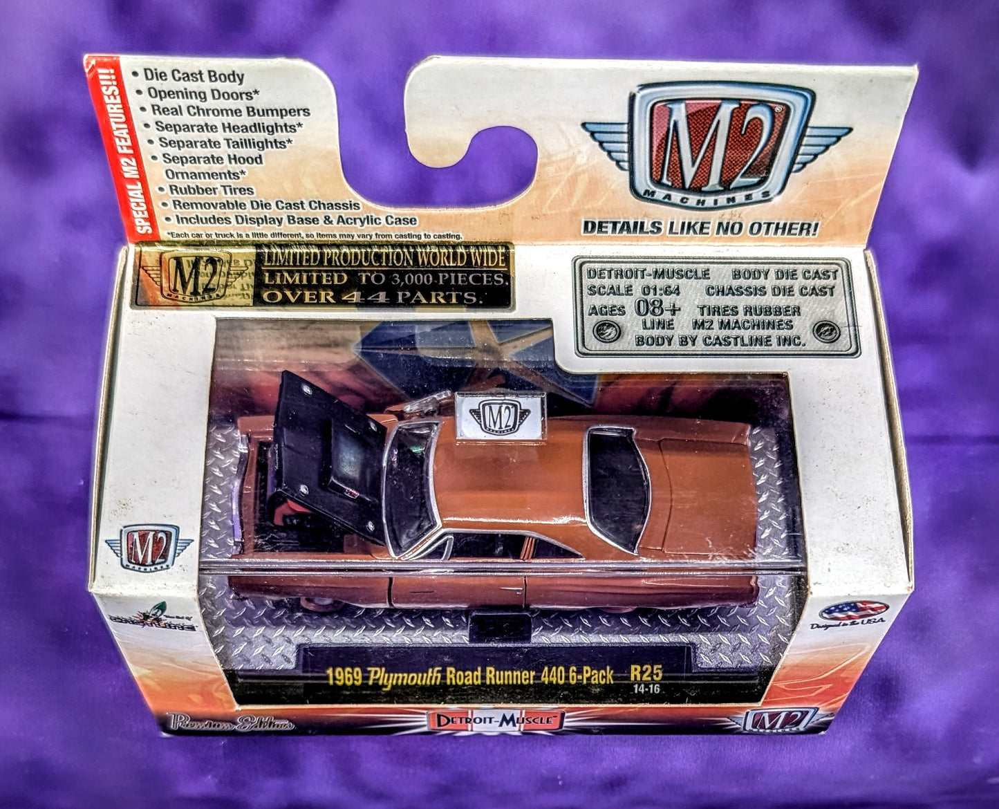 M2 Machines 1969 Plymouth Road Runner 440 6-Pack - Detroit-Muscle