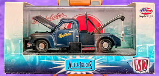M2 Machines 1949 Studebaker 2R Tow Truck - Patina/Rust - R25 14-07