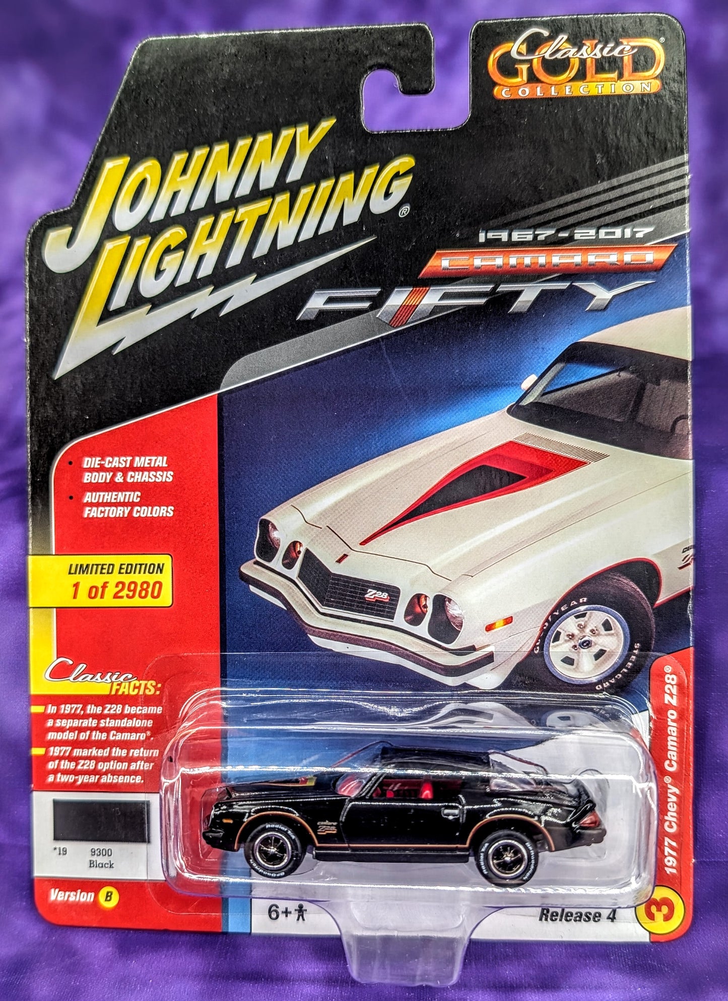 Johnny Lightning 1977 Chevy Camaro Z28 - Set of 2 - Classic Gold Collection (Release 4)