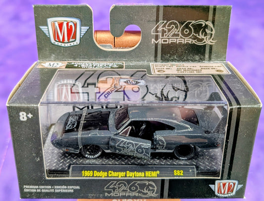 M2 Machines 1969 Dodge Charger Daytona HEMI - 426 MOPAR HELLephant - S82 20-04
