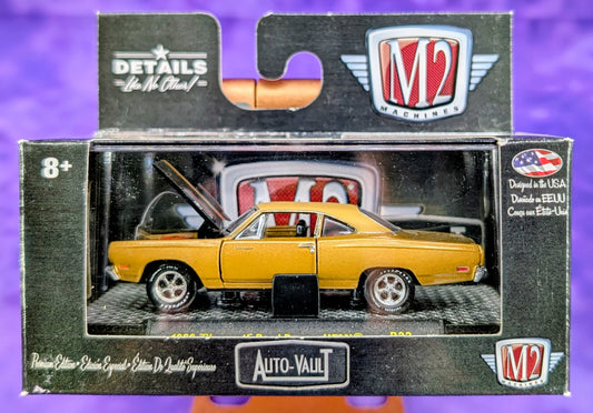 M2 Machines 1969 Plymouth Road Runner HEMI - AUTO-VAULT - R33 15-66