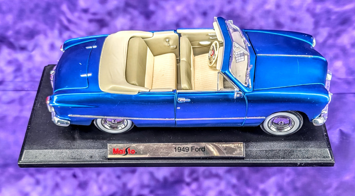 Maisto 1949 Ford Convertible - 1:18 Scale
