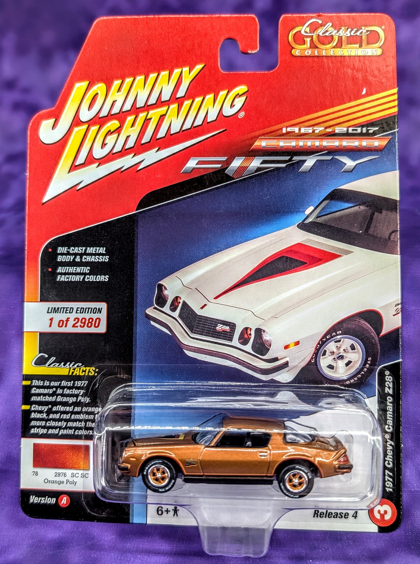 Johnny Lightning 1977 Chevy Camaro Z28 - Set of 2 - Classic Gold Collection (Release 4)
