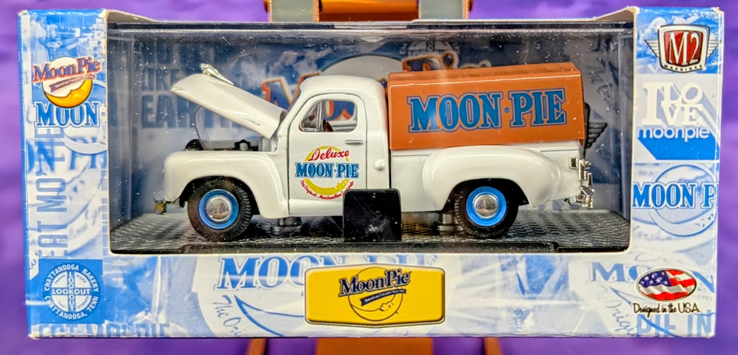 M2 Machines 1949 Studebaker 2R Truck - Moon-Pie - MNO1 13-01