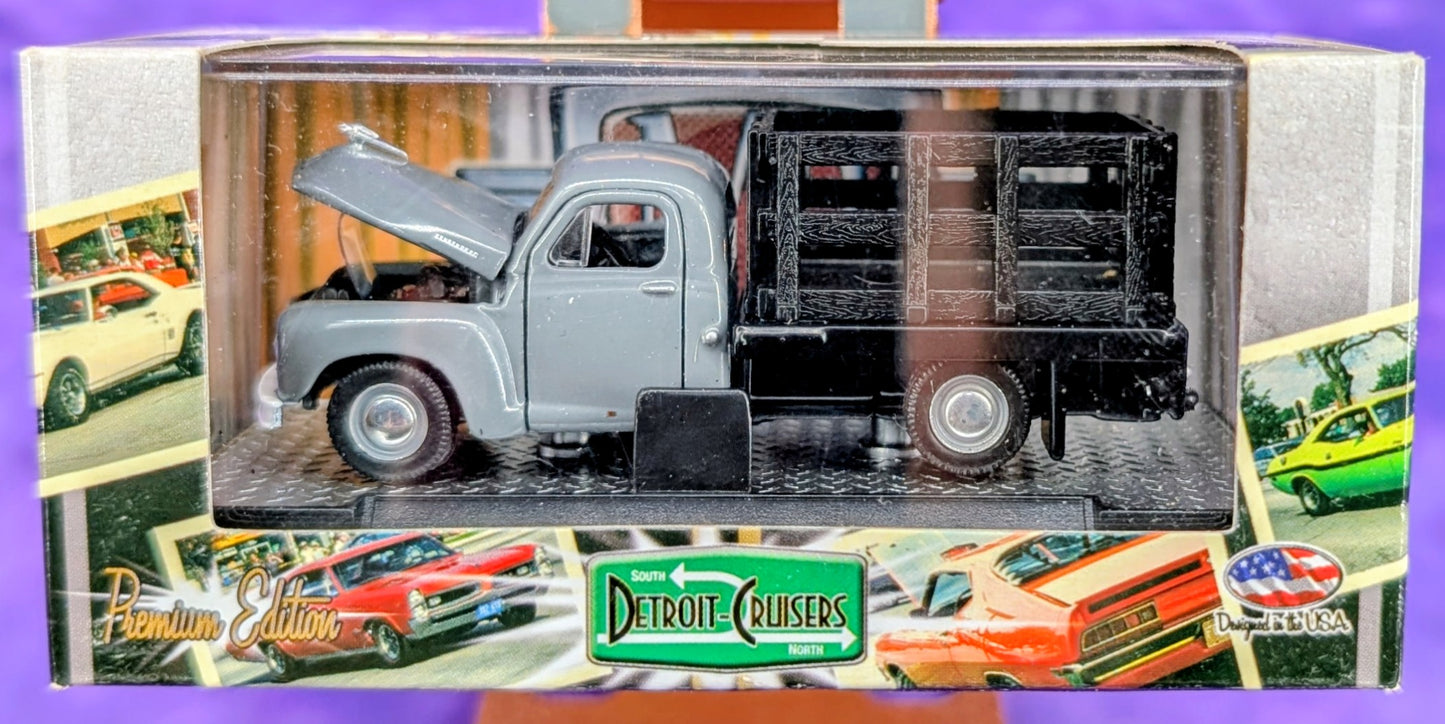 M2 Machines 1952 Studebaker 2R Truck