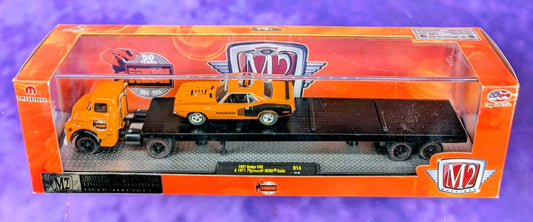 M2 Machines 1957 Dodge COE & 1971 Plymouth HEMI Cuda - R14 14-22