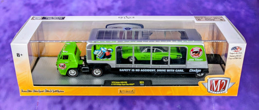 M2 Machines 1970 Dodge L600 COE & 1970 Dodge Super Bee HEMI - Scat Pack - R21 16-19