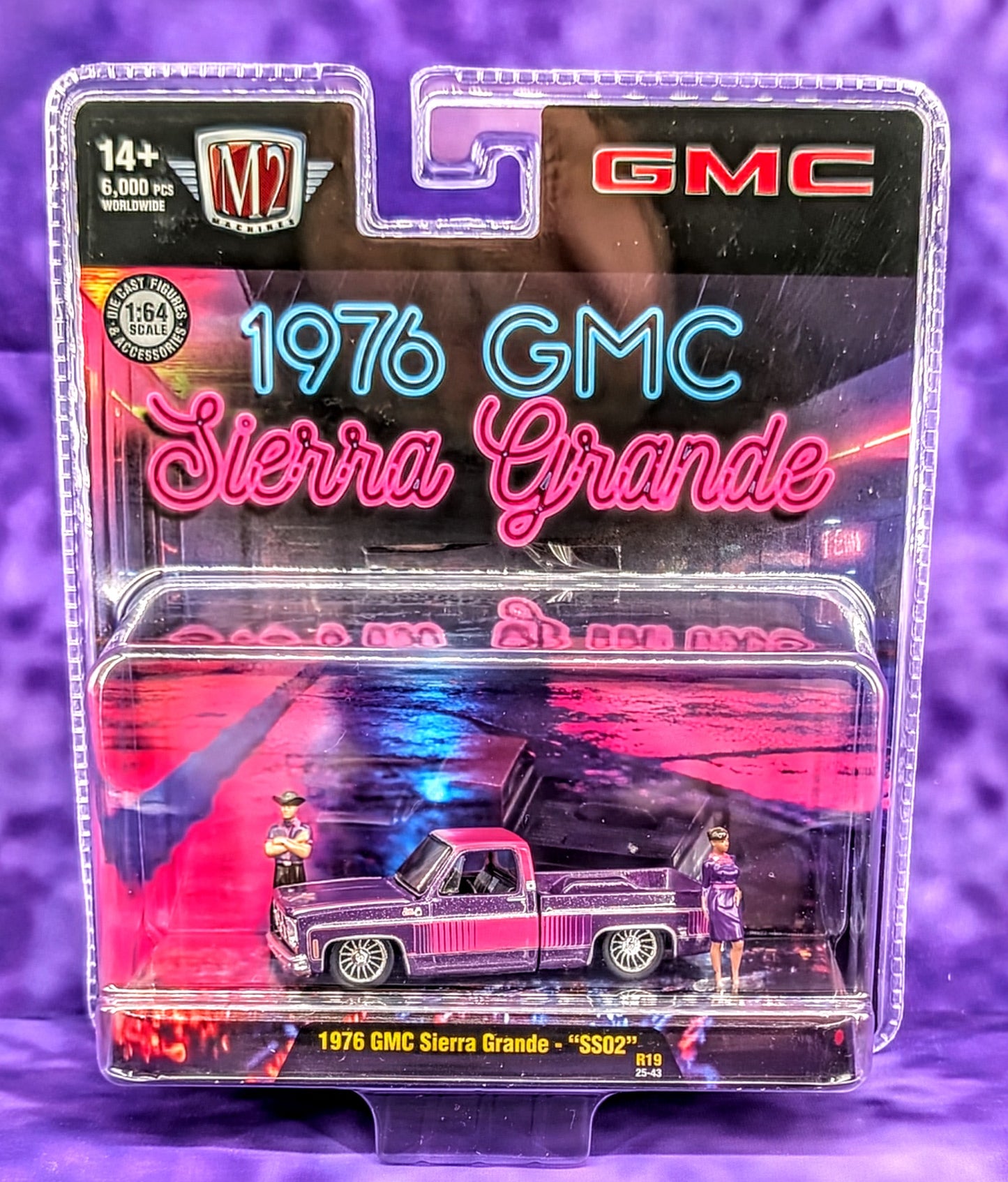 M2 Machines 1976 GMC Sierra Grande "SS02" - Diorama - Includes Two Figurines