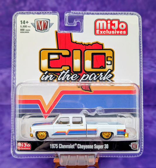 CHASE! M2 Machines 1:64 1975 Chevrolet Cheyenne Super 30 Dually – White – C10s In The Park – MiJo Exclusives Limited Edition - 1 of 800