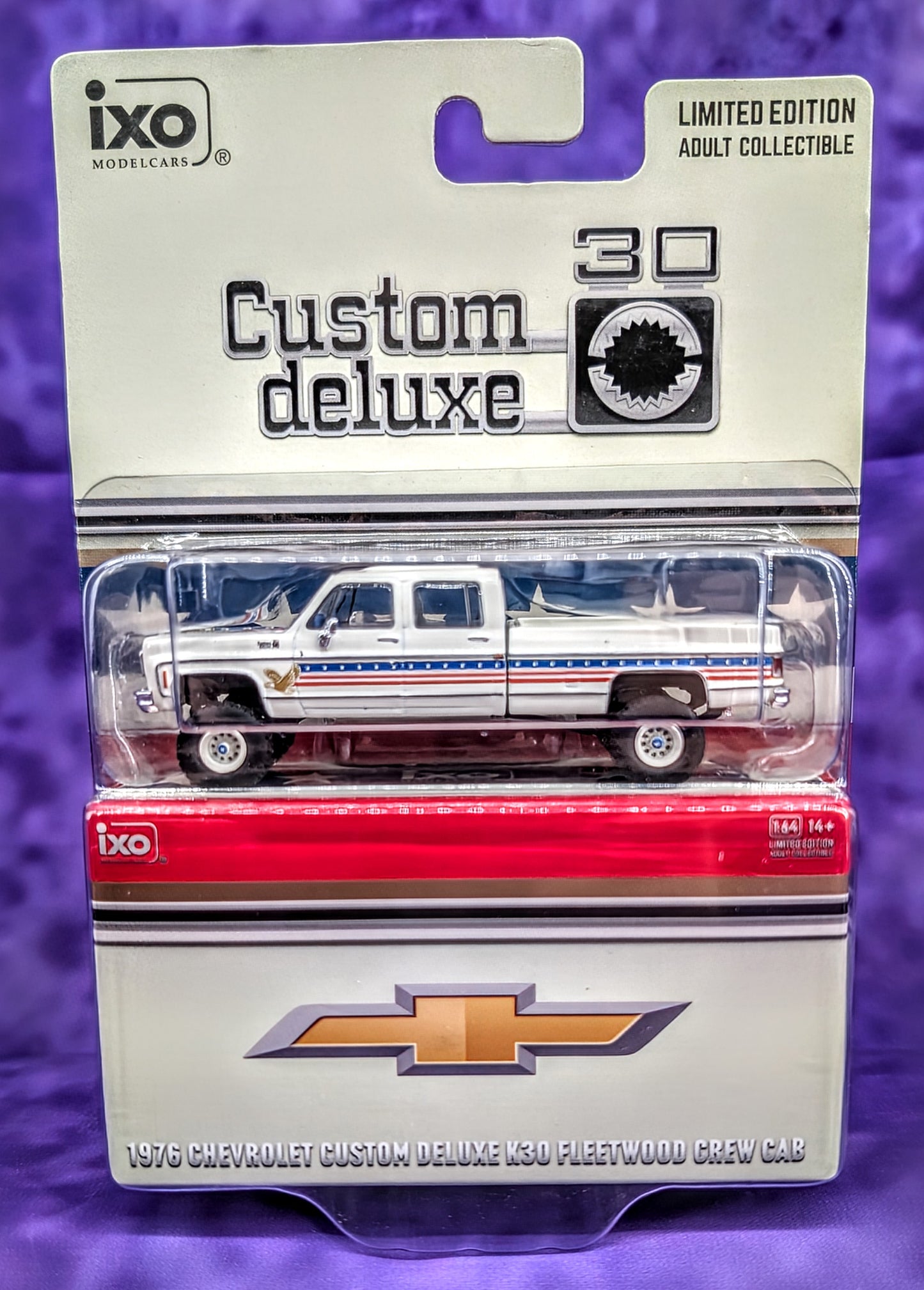 IXO 1976 Chevrolet Custom Deluxe K30 Fleetwood Crew Cab 250th American Anniversary