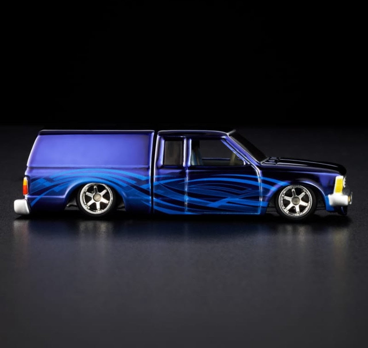 Hot Wheels RLC 1986 Nissan 720 King Cab - Red Line Club