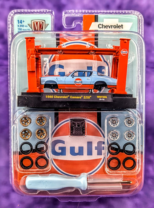 M2 Machines 1980 Chevrolet Camaro Z/28 - Gulf Oil - Auto-Lift Model Kit