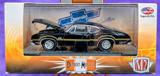 M2 Machines 1970 Oldsmobile Cutlass 442 W-30 - R23 13-09