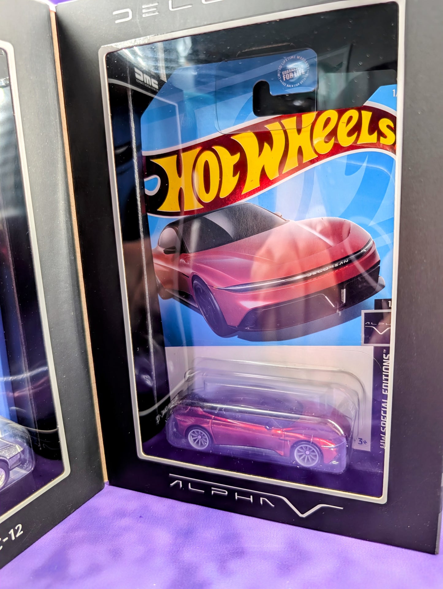 Hot Wheels x DeLorean DMC-12 & Alpha5 Collector Set - RLC
