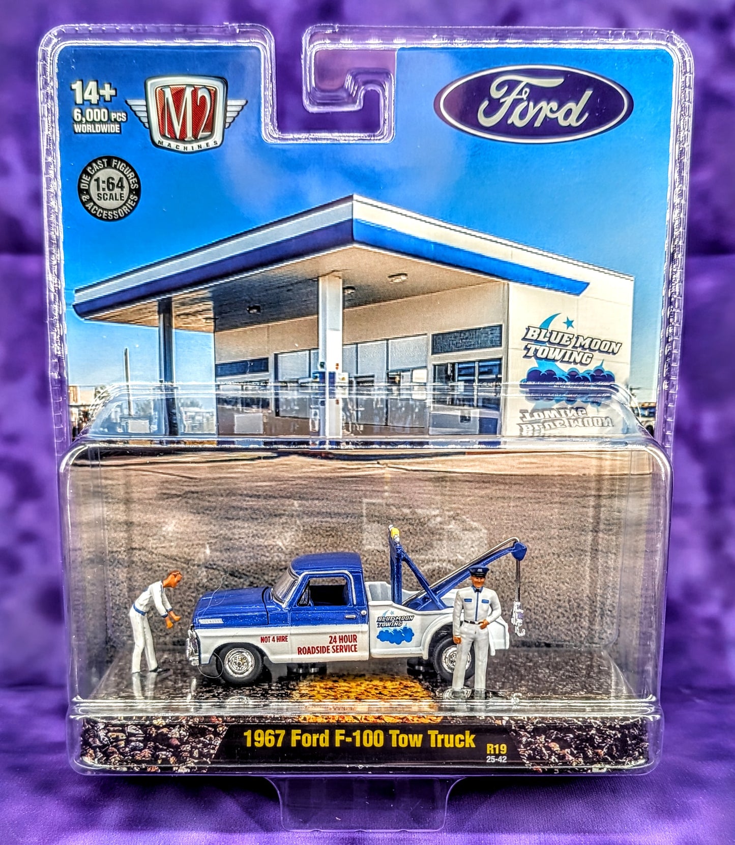 M2 Machines 1967 Ford F-100 Tow Truck - Diorama - Includes Two Figurines