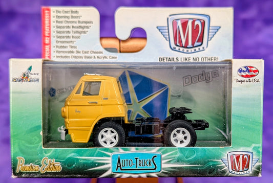 M2 Machines 1966 Dodge L600 - R32 15-04